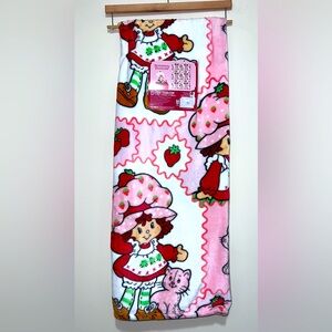 New Strawberry Shortcake 2025 Soft Plush Throw Blanket Jay Franco 50 x 70in